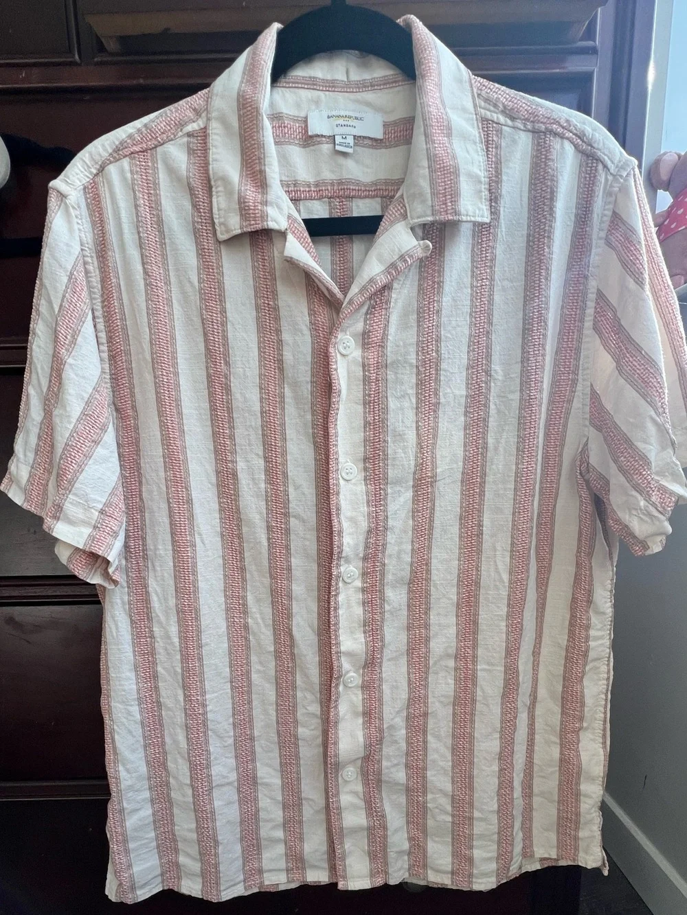Banana Republic Standard Textured Camp Collar Shirt Men’s M Pink White Striped
